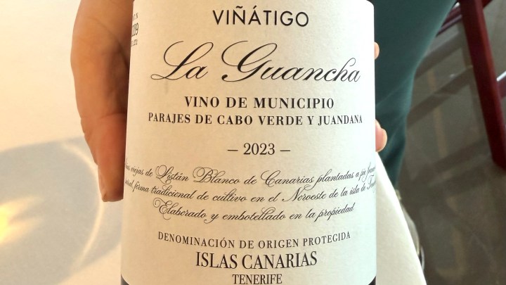 Close-up of a wine bottle label featuring 'La Guancha' from Viñátigo, denoting it's a municipality wine from Cabo Verde and Juandana, vintage 2023, with a protected designation of origin from Islas Canarias, Tenerife.