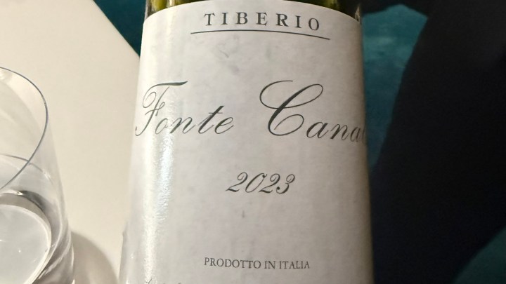 Close-up of a wine bottle label featuring 'Tiberio Fonte Canale 2023' and 'Prodotto in Italia'.